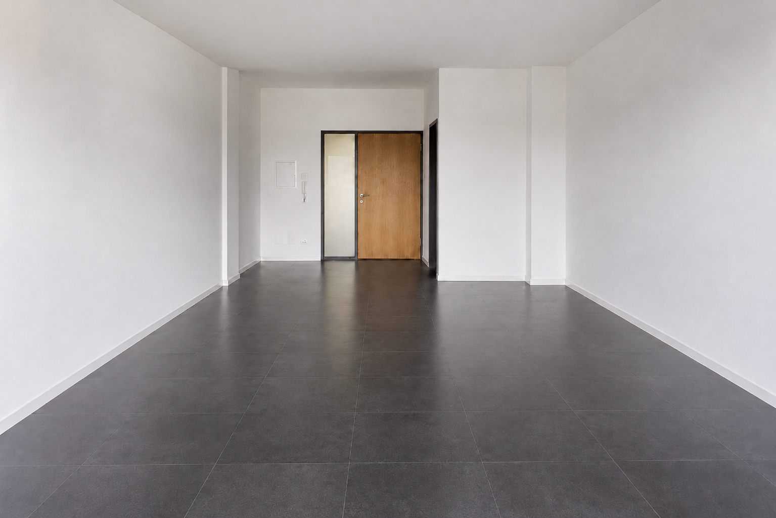 Innenansicht des Büroraums im Syncom-Gebäude in Brixen